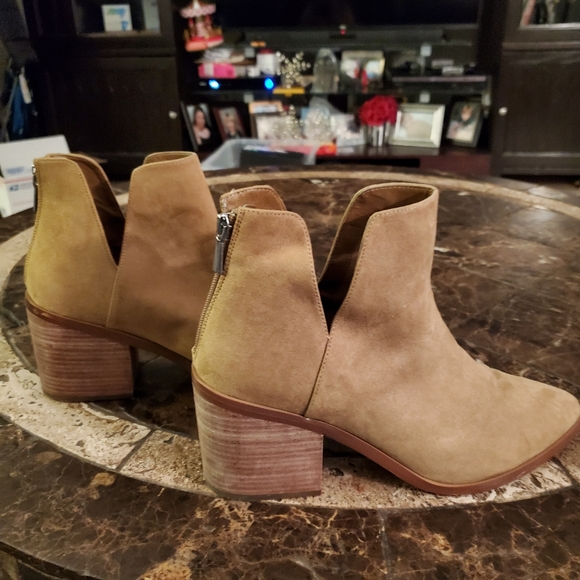 BP. Nordstrom Brice Notched Antiqued-Tan Suede Ankle Bootie 12 - Picture 4 of 11